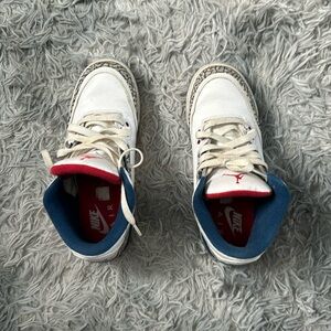 Air Jordan Kids 3s size 6Y. used/old/worn/dirty